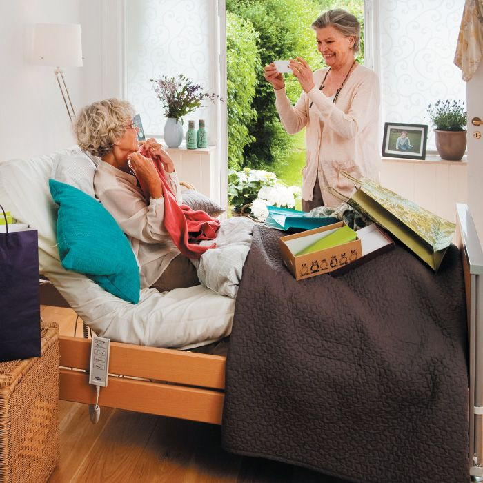 Invacare Medley Ergo Electric Bed With Accessories