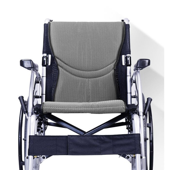 كرسي يدوي متحرك من كارما اس-ارجو رمادي/ بي فضي 18" 115اف24دبليو.بي