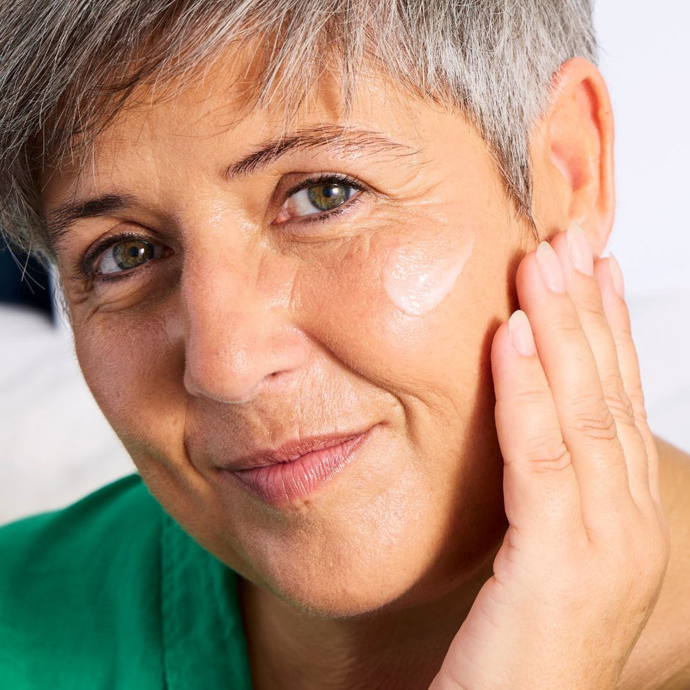 Topicrem MELA Anti-Dark Spot Radiance Serum, Brightening, Even Tone and Glow Booster, 30ml