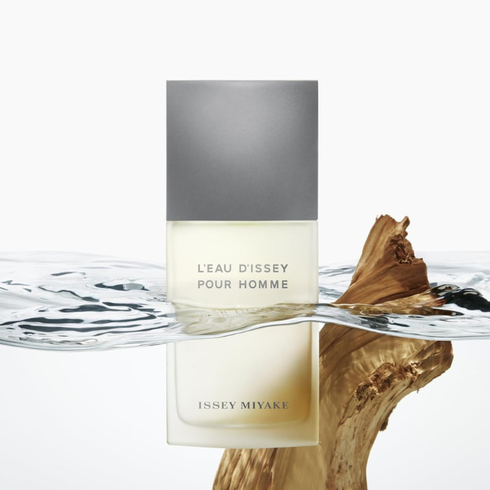 Issey Miyake L'Eau D'Issey Pour Homme EDT Fresh Woody Citrus Fragrance for Men, 125ml