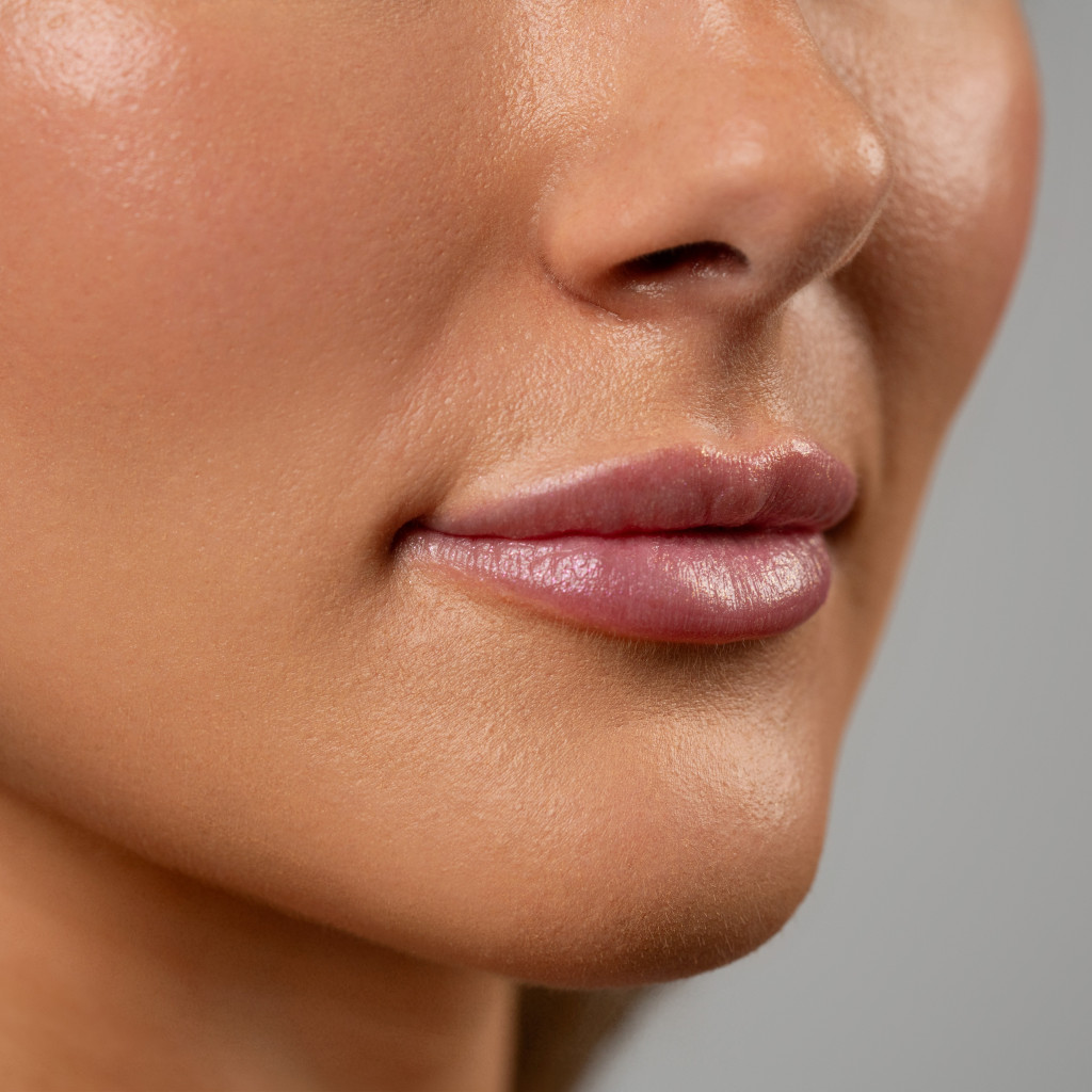 Dr. Pawpaw Wicked Glimmer Lip Balm, Moisturizing, Nourishing and Pink Shimmer Treatment - 3g